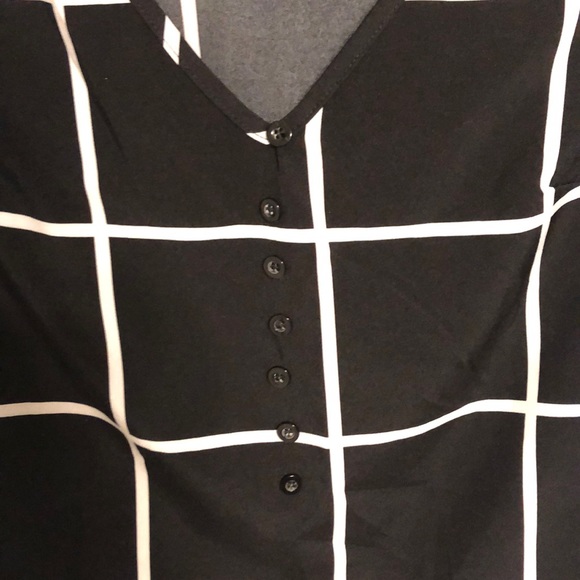 Geometric- Patterned Blouse (Size Medium) - Picture 4 of 5